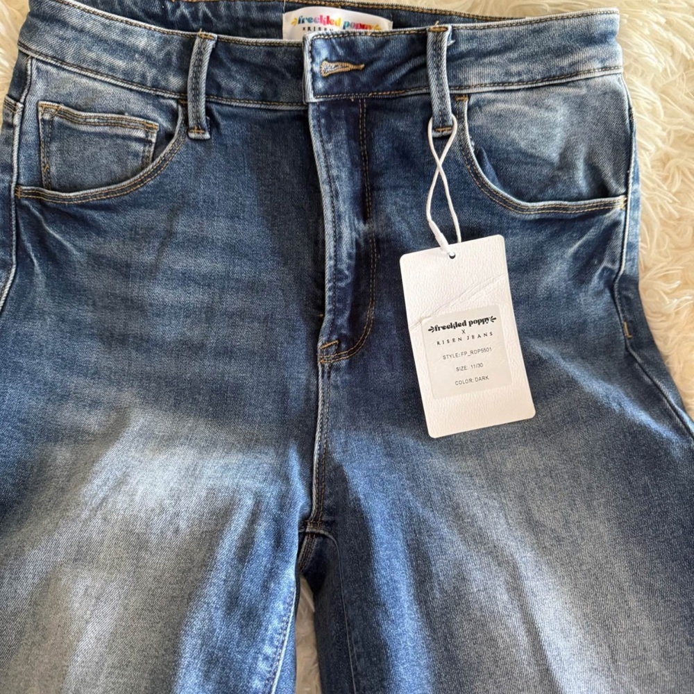 NWT RISEN JEANS. SIZE 11/30